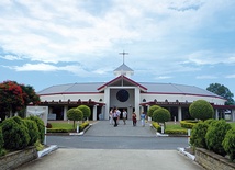 W kościele pw. Najświętszego Serca swoje Msze św. mają Australijczycy, Filipińczycy i Polacy