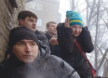  30.01.2015. Donieck. Ukraina. Ludzie szukają schronienia podczas walk między wojskami ukraińskimi a prorosyjskimi separatystami. 