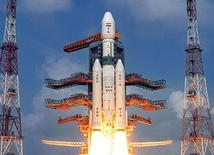 Takimi rakietami jak ta Hindusi będą latali w kosmos. Na zdjęciu test przeprowadzony 14 grudnia 2014 roku 