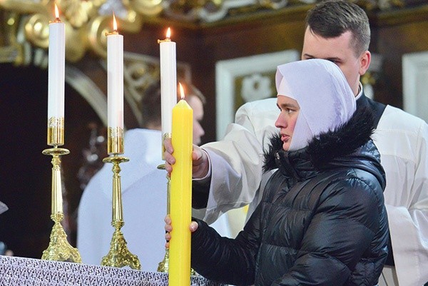  – Świeca jest dobrym symbolem istoty tego życia – zauważył bp Ignacy Dec