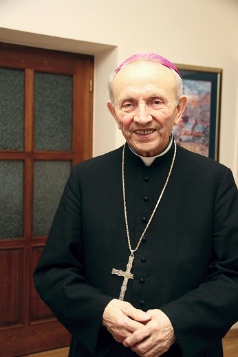  Bp Władysław Bobowski cieszy się, że nadal może służyć ludziom