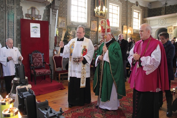 Poświęcenie dzwonów w Skułach