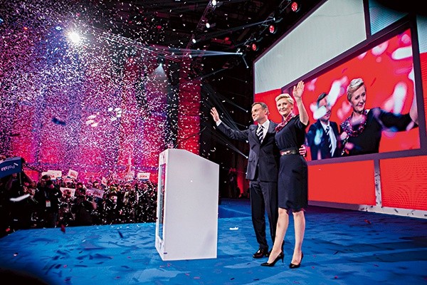 Andrzej Duda z żoną  Agatą podczas konwencji,  która zainaugurowała jego kampanię prezydencką