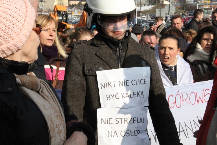 Protest kobiet przed siedzibą JSW