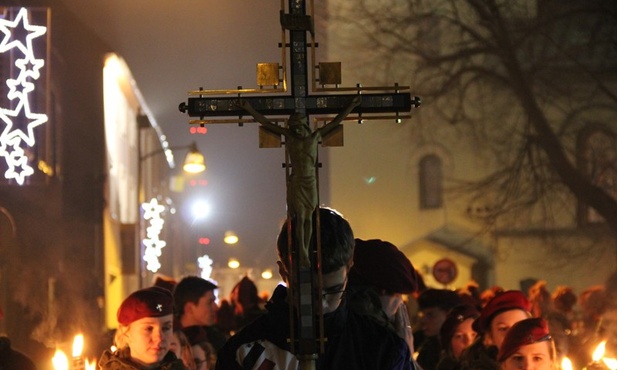 Ogień przywracał mu życie