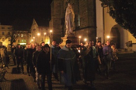 Niezwykłą sprawą jest to, że w modlitwie uczestniczyło bardzo dużo osób w wieku poniżej 40. roku życia