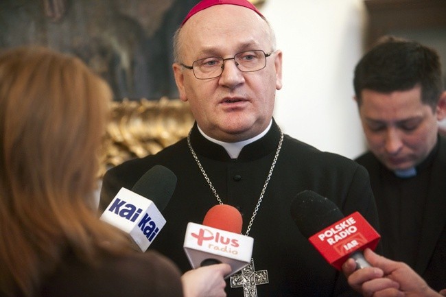– Żal odchodzić, bo z Warszawą związałem do tej pory całe swoje życie  – mówił chwilę po nominacji arcybiskup