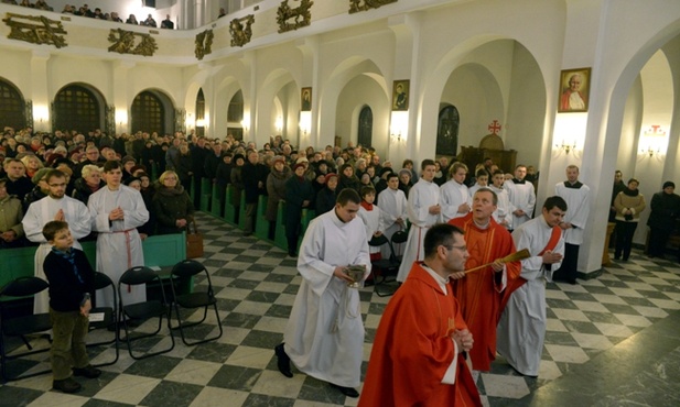 Poświęcenie stacji drogi krzyżowej odbyło się podczas Mszy św.