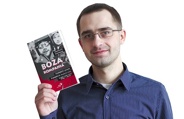Mateusz Pietrzak,  student teologii, oazowicz i miłośnik gór, ze swoją pierwszą książką