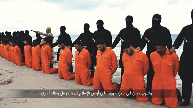 15 lutego 2015 roku. Na libijskiej plaży dżihadyści zamordowali z zimną krwią 21 mężczyzn.  Umierali z imieniem Jezusa na ustach
