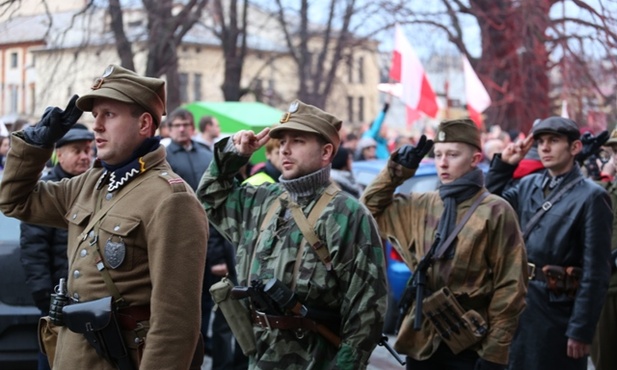 Marsz Pamięci w Bielsku-Białej wyruszył z placu Opatrzności Bożej