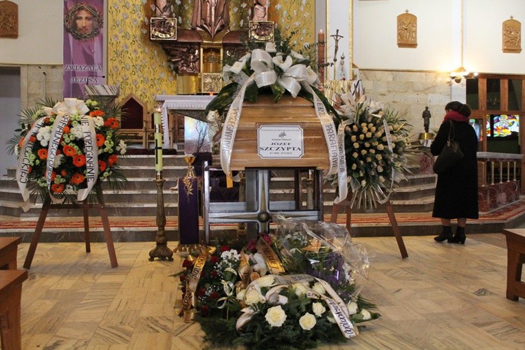 Msza św. pogrzebowa śp. ks. prał. Józefa Szczypty