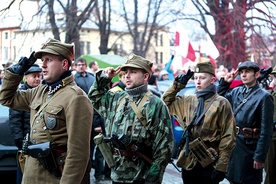  W uroczystościach obok kombatantów wzięło udział wielu młodych ludzi 