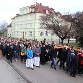 Skoczowianie modlili się i wędrowali za krzyżem...