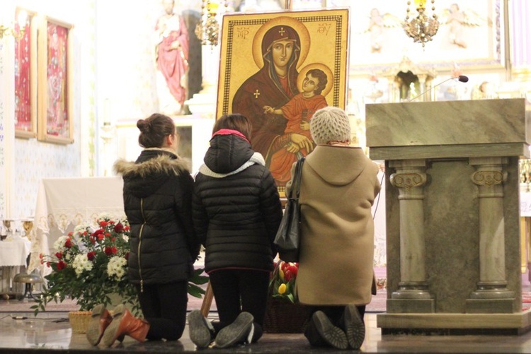 Krzyż ŚDM i ikona Matki Bożej w Rajczy