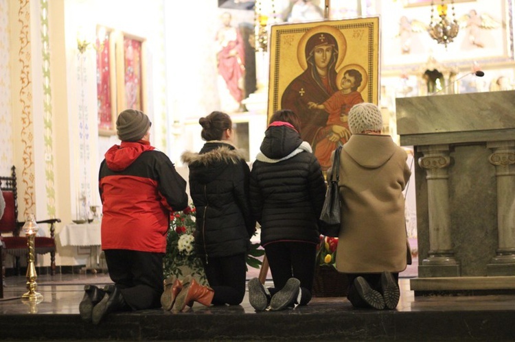 Krzyż ŚDM i ikona Matki Bożej w Rajczy