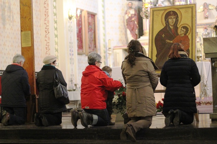 Krzyż ŚDM i ikona Matki Bożej w Rajczy