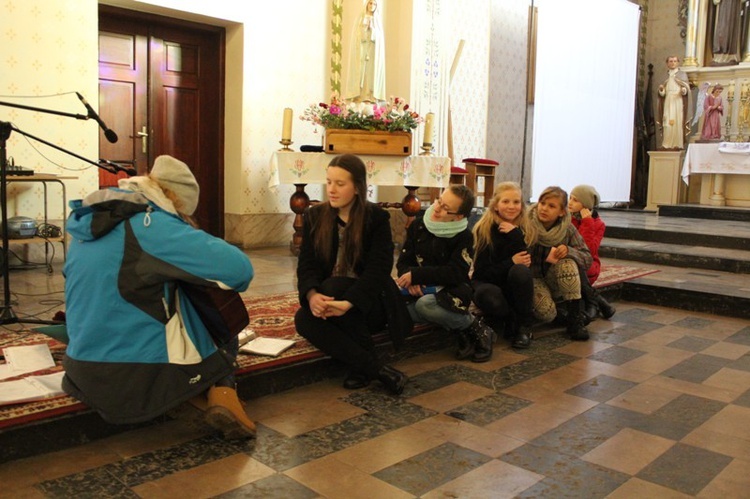 Krzyż ŚDM i ikona Matki Bożej w Rajczy