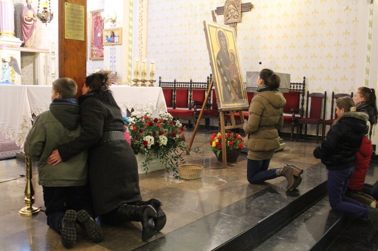 Krzyż ŚDM i ikona Matki Bożej w Rajczy