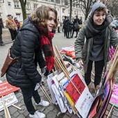 Dziwne hasła na Manifie