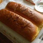 Chleb z pieca i kiełbasa wiejska