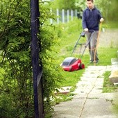 Wiosną bardzo często wybieraną wśród bankowiczów usługą jest pomoc w pracach porządkowych na działce i pielęgnacja ogrodu