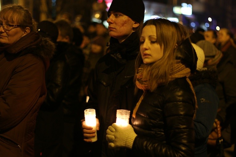 Mieszkańcy Katowic przeszli Drogą Krzyżową