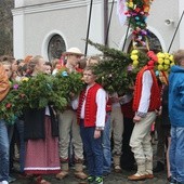 Niedziela Palmowa - młodzi z biskupem