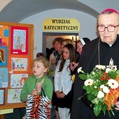  Bp Edward niejednokrotnie otwierał w kurii wystawy plastyczne prac uczestników konkursów katechetycznych 