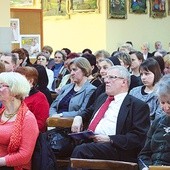  Aula w dolnym kościele św. Jakuba wypełniła się uczestnikami konferencji