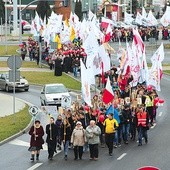 Powyżej: Wielka radosna manifestacja przeszła 29 marca ulicami Zielonej Góry 