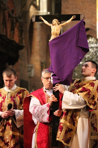 Wielki Piątek w katedrze wrocławskiej