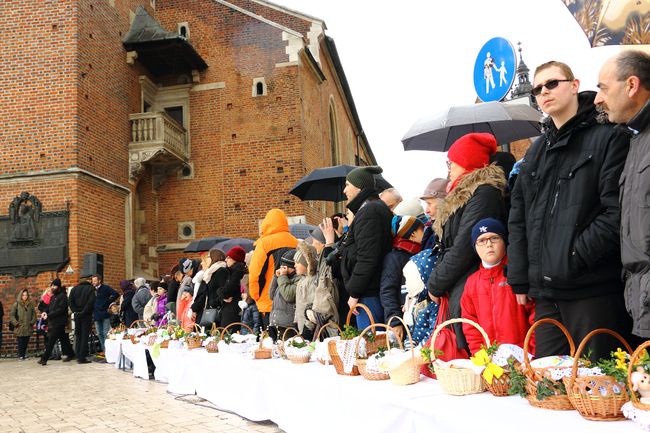 Święcenie pokarmów wielkanocnych. Kraków - 2015