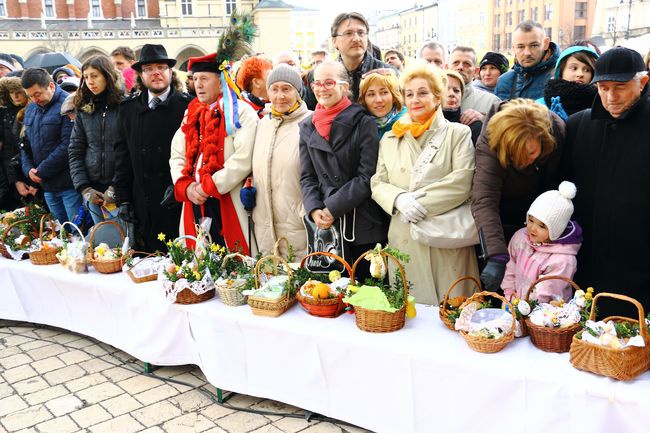 Święcenie pokarmów wielkanocnych. Kraków - 2015