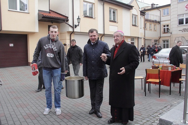 Śniadanie wielkanocne w siedzibie Caritas