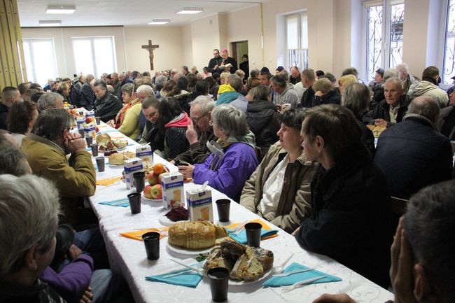 Bez domu, lecz nie bez wielkanocnego śniadania