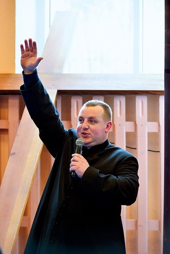 – Stanąć pod krzyżem ŚDM i wołać o miłosierdzie – bardzo wymowne – przekonuje ks. Paweł Łabuda