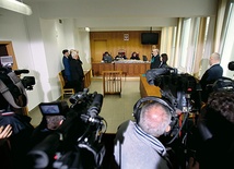 Zaskakująco surowy wyrok skazujący byłego szefa CBA Mariusza Kamińskiego wydał sąd w Warszawie pod przewodnictwem Wojciecha Łączewskiego. Mariusza Kamińskiego nie było na Sali rozpraw podczas ogłaszania wyroku