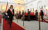 2010. Przy prezydenckiej trumnie