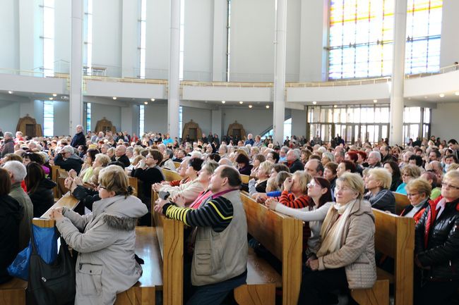 Pielgrzymi ze Świdnicy w sanktuarium Bożego Miłosierdzia