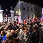 Tłumy na wieczornym Marszu Pamięci