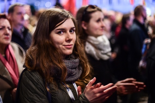 Tłumy na wieczornym Marszu Pamięci