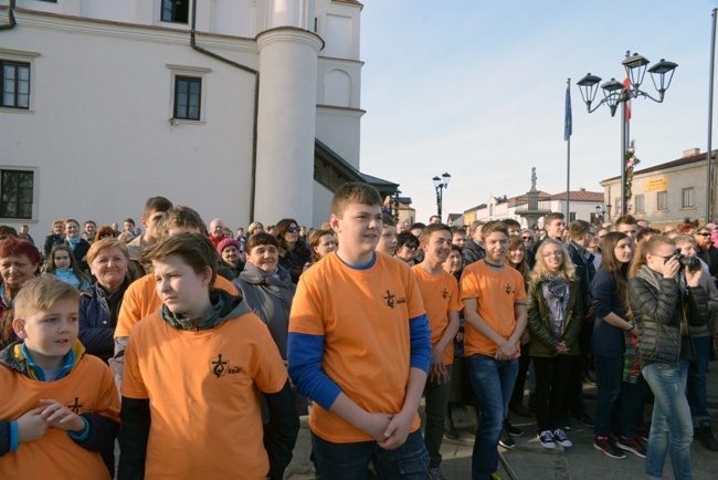 Peregrynacja symboli ŚDM w Szydłowcu i Opocznie