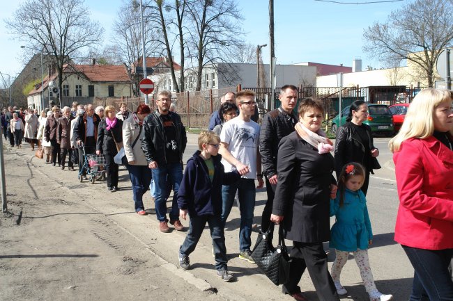 Krzyż w parafii franciszkańskiej w Gliwicach