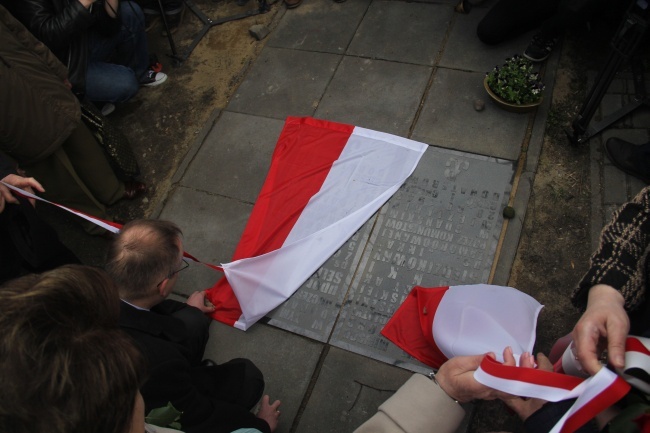 Uroczyste odsłonięcie tablicy ku czci "Inki" i "Zagończyka"