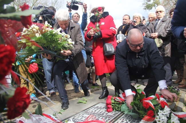 Uroczyste odsłonięcie tablicy ku czci "Inki" i "Zagończyka"