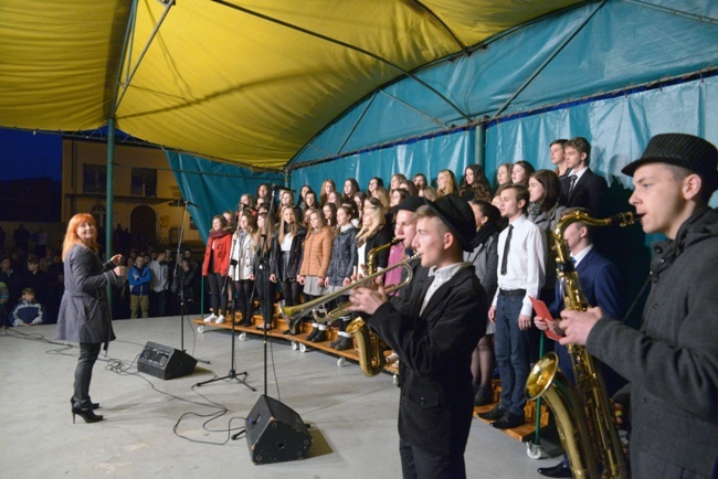 Symbole ŚDM w Przysusze, Kozienicach, Jedlińsku i Zwoleniu