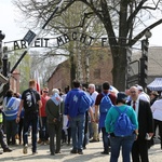 Młodzi uczestnicy Marszu Żywych w Auschwitz I