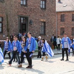 Młodzi uczestnicy Marszu Żywych w Auschwitz I