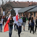 Młodzi uczestnicy Marszu Żywych w Auschwitz I